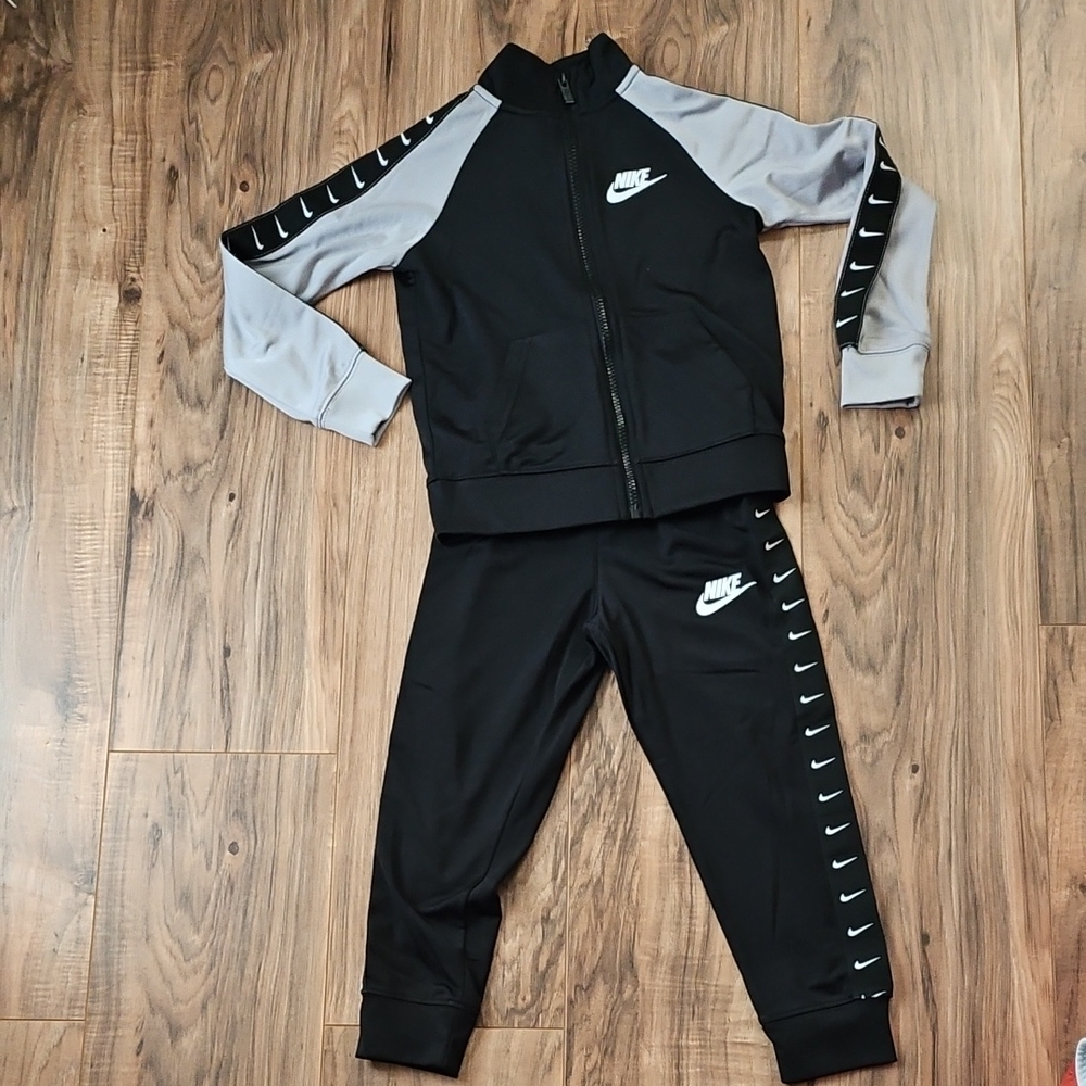 Nike Boys 4-5T Matching Set NWOT